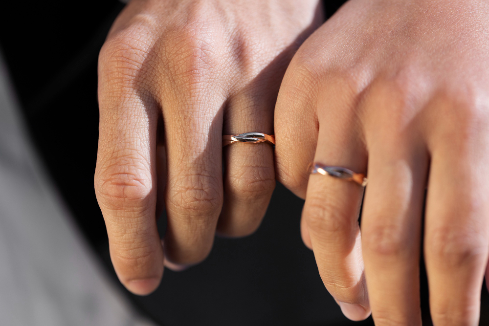 10 Heartfelt Ways to Pick Perfect Couple Rings