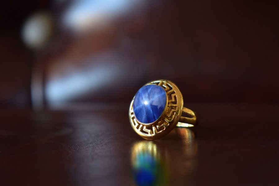 Sapphire Gold Rings: Beauty & Craftsmanship Unveiled