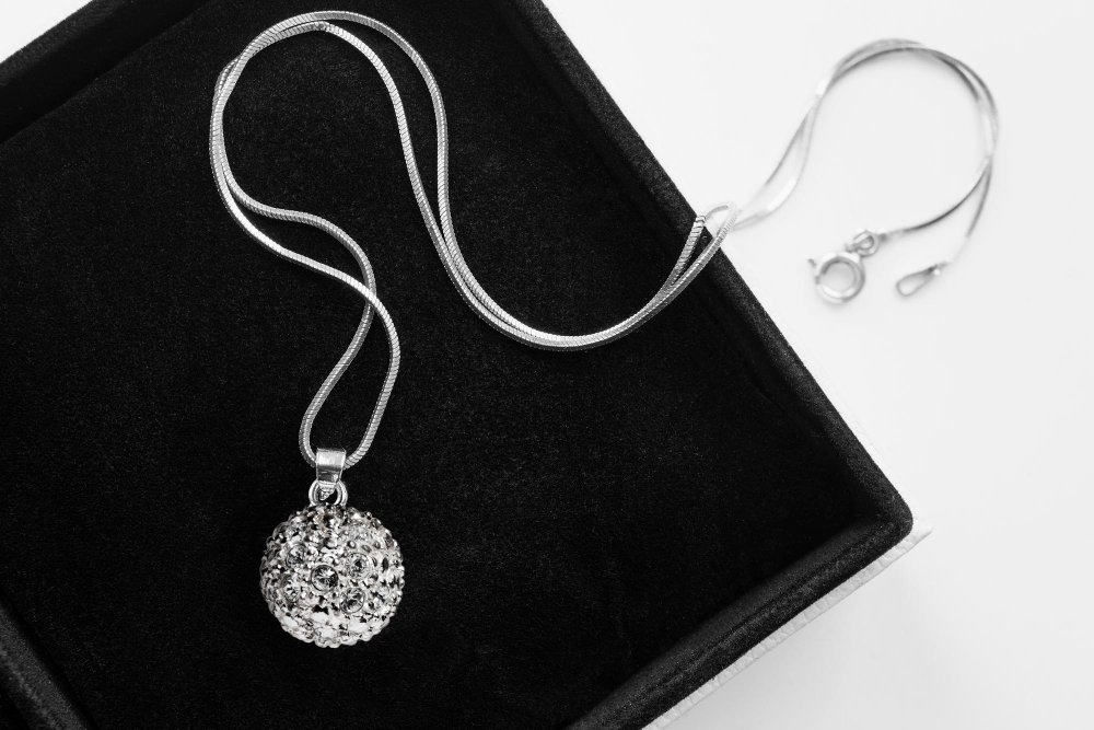 Gift Her a Platinum Pendant She’ll Love — Kandivali