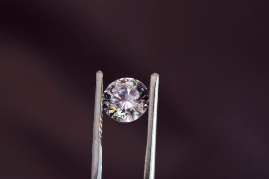 Small Diamond Earrings: The Perfect Christmas Gift for Her