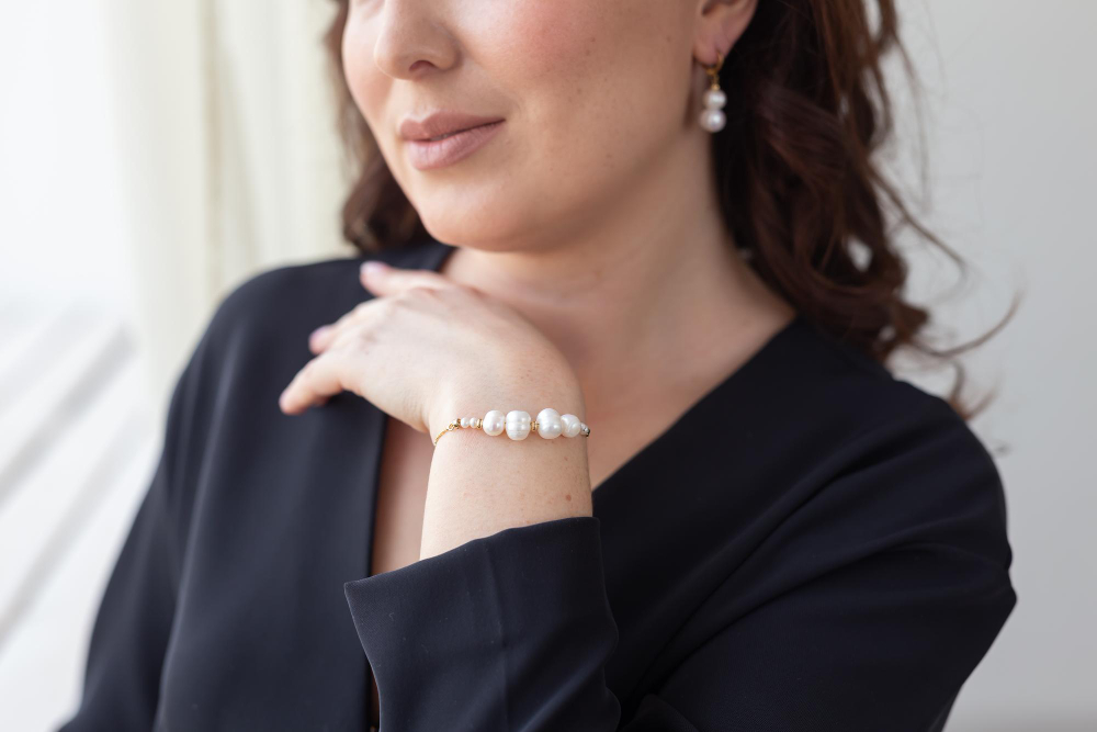 Pearl Bracelet for Women in Kandivali | Classic & Modern Styles